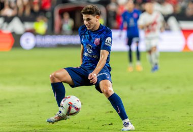 Madrid, İspanya - 22 Eylül 2024: Rayo Vallecano ile Atletico de Madrid arasındaki lig maçı, Vallecas 'ta oynandı. Atletico de Madrid oyuncuları. Rayo Vallecano oyuncuları.