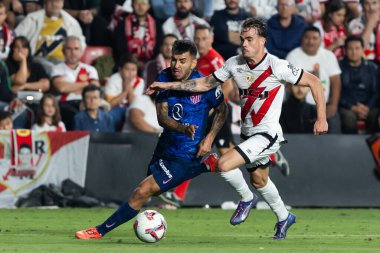 Madrid, İspanya - 22 Eylül 2024: Rayo Vallecano ile Atletico de Madrid arasındaki lig maçı, Vallecas 'ta oynandı. Atletico de Madrid oyuncuları. Rayo Vallecano oyuncuları.