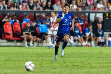 Madrid, İspanya - 22 Eylül 2024: Rayo Vallecano ile Atletico de Madrid arasındaki lig maçı, Vallecas 'ta oynandı. Atletico de Madrid oyuncuları. Rayo Vallecano oyuncuları.