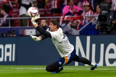 Madrid, İspanya - 29 Eylül 2024: İspanya 'nın başkenti Atletico de Madrid ile Real Madrid arasında oynanan lig maçı. Gerçek Madrid oyuncuları. Liga2024 2025. Büyük Yarış