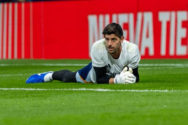Madrid, İspanya - 29 Eylül 2024: İspanya 'nın başkenti Atletico de Madrid ile Real Madrid arasında oynanan lig maçı. Gerçek Madrid oyuncuları. Liga2024 2025. Büyük Yarış