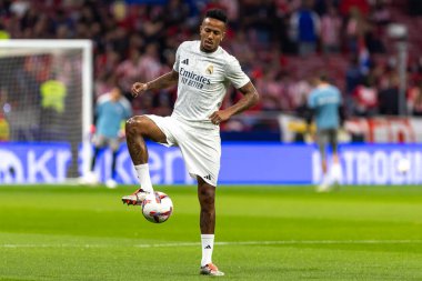Madrid, İspanya - 29 Eylül 2024: İspanya 'nın başkenti Atletico de Madrid ile Real Madrid arasında oynanan lig maçı. Gerçek Madrid oyuncuları. Liga2024 2025. Büyük Yarış