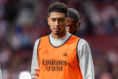 Madrid, İspanya - 29 Eylül 2024: İspanya 'nın başkenti Atletico de Madrid ile Real Madrid arasında oynanan lig maçı. Gerçek Madrid oyuncuları. Liga2024 2025. Büyük Yarış