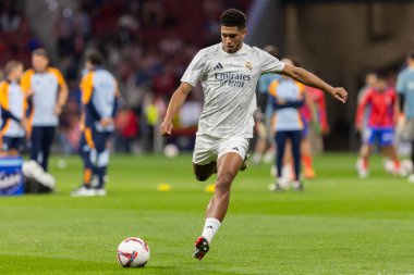 Madrid, İspanya - 29 Eylül 2024: İspanya 'nın başkenti Atletico de Madrid ile Real Madrid arasında oynanan lig maçı. Gerçek Madrid oyuncuları. Liga2024 2025. Büyük Yarış