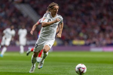 Madrid, İspanya - 29 Eylül 2024: İspanya 'nın başkenti Atletico de Madrid ile Real Madrid arasında oynanan lig maçı. Gerçek Madrid oyuncuları. Liga2024 2025. Büyük Yarış
