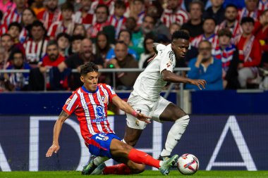 Madrid, İspanya - 29 Eylül 2024: İspanya 'nın başkenti Atletico de Madrid ile Real Madrid arasında oynanan lig maçı. Gerçek Madrid oyuncuları. Liga2024 2025. Büyük Yarış