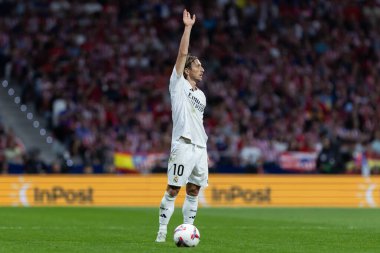 Madrid, İspanya - 29 Eylül 2024: İspanya 'nın başkenti Atletico de Madrid ile Real Madrid arasında oynanan lig maçı. Gerçek Madrid oyuncuları. Liga2024 2025. Büyük Yarış