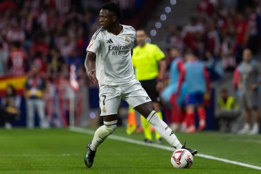 Madrid, İspanya - 29 Eylül 2024: İspanya 'nın başkenti Atletico de Madrid ile Real Madrid arasında oynanan lig maçı. Gerçek Madrid oyuncuları. Liga2024 2025. Büyük Yarış