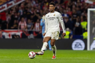 Madrid, İspanya - 29 Eylül 2024: İspanya 'nın başkenti Atletico de Madrid ile Real Madrid arasında oynanan lig maçı. Gerçek Madrid oyuncuları. Liga2024 2025. Büyük Yarış