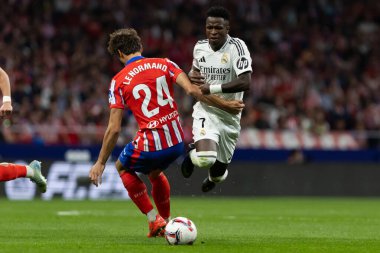 Madrid, İspanya - 29 Eylül 2024: İspanya 'nın başkenti Atletico de Madrid ile Real Madrid arasında oynanan lig maçı. Gerçek Madrid oyuncuları. Liga2024 2025. Büyük Yarış