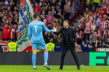 Madrid, İspanya - 29 Eylül 2024: İspanya 'nın başkenti Atletico de Madrid ile Real Madrid arasında oynanan lig maçı. Gerçek Madrid oyuncuları. Liga2024 2025. Büyük Yarış