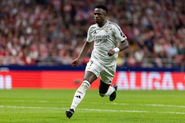 Madrid, İspanya - 29 Eylül 2024: İspanya 'nın başkenti Atletico de Madrid ile Real Madrid arasında oynanan lig maçı. Gerçek Madrid oyuncuları. Liga2024 2025. Büyük Yarış