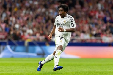 Madrid, İspanya - 29 Eylül 2024: İspanya 'nın başkenti Atletico de Madrid ile Real Madrid arasında oynanan lig maçı. Gerçek Madrid oyuncuları. Liga2024 2025. Büyük Yarış