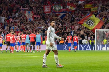 Madrid, İspanya - 29 Eylül 2024: İspanya 'nın başkenti Atletico de Madrid ile Real Madrid arasında oynanan lig maçı. Gerçek Madrid oyuncuları. Liga2024 2025. Büyük Yarış