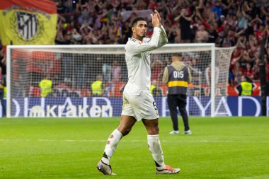 Madrid, İspanya - 29 Eylül 2024: İspanya 'nın başkenti Atletico de Madrid ile Real Madrid arasında oynanan lig maçı. Gerçek Madrid oyuncuları. Liga2024 2025. Büyük Yarış