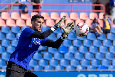 Madrid, İspanya - 5 Ekim 2024: Getafe Fc ve Osasuna arasındaki lig maçı Madrid 'de oynandı. Osasuna oyuncuları topta. Getafe oyuncuları. Lig 2024, 2025. Profesyonel futbol..