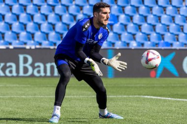 Madrid, İspanya - 5 Ekim 2024: Getafe Fc ve Osasuna arasındaki lig maçı Madrid 'de oynandı. Osasuna oyuncuları topta. Getafe oyuncuları. Lig 2024, 2025. Profesyonel futbol..