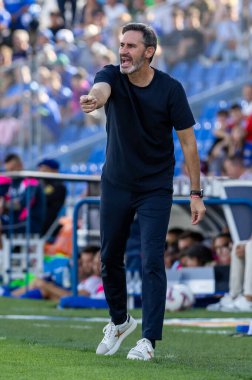 Madrid, İspanya - 5 Ekim 2024: Getafe Fc ve Osasuna arasındaki lig maçı Madrid 'de oynandı. Osasuna oyuncuları topta. Getafe oyuncuları. Lig 2024, 2025. Profesyonel futbol..