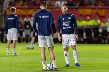 Murcia, İspanya - 12 Ekim 2024: UEFA Uluslar Ligi ön eleme maçı İspanya milli takımı ile Danimarka arasında yapıldı. Danimarka milli takımının oyuncuları. Danimarka hayranları..