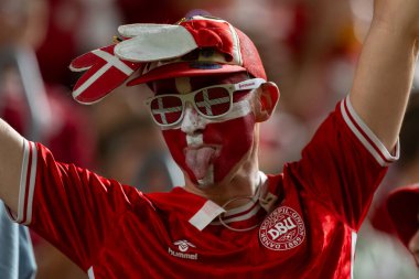 Murcia, İspanya - 12 Ekim 2024: UEFA Uluslar Ligi ön eleme maçı İspanya milli takımı ile Danimarka arasında yapıldı. Danimarka milli takımının oyuncuları. Danimarka hayranları..