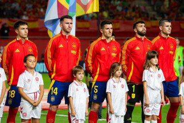 Murcia, İspanya - 12 Ekim 2024: UEFA Uluslar Ligi ön eleme maçı İspanya milli takımı ile Danimarka arasında yapıldı. İspanyol milli takımının oyuncuları. İspanyol taraftarlar.