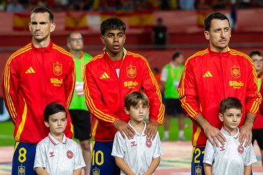 Murcia, İspanya - 12 Ekim 2024: UEFA Uluslar Ligi ön eleme maçı İspanya milli takımı ile Danimarka arasında yapıldı. İspanyol milli takımının oyuncuları. İspanyol taraftarlar.