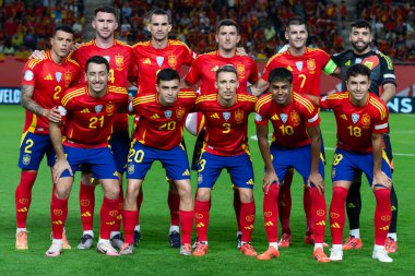 Murcia, İspanya - 12 Ekim 2024: UEFA Uluslar Ligi ön eleme maçı İspanya milli takımı ile Danimarka arasında yapıldı. İspanyol milli takımının oyuncuları. İspanyol taraftarlar.