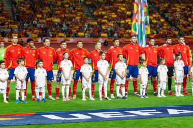 Murcia, İspanya - 12 Ekim 2024: UEFA Uluslar Ligi ön eleme maçı İspanya milli takımı ile Danimarka arasında yapıldı. İspanyol milli takımının oyuncuları. İspanyol taraftarlar.