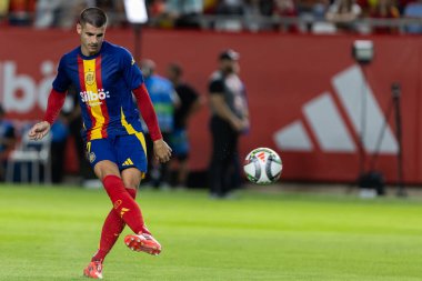 Murcia, İspanya - 12 Ekim 2024: UEFA Uluslar Ligi ön eleme maçı İspanya milli takımı ile Danimarka arasında yapıldı. İspanyol milli takımının oyuncuları. İspanyol taraftarlar.