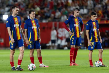 Murcia, İspanya - 12 Ekim 2024: UEFA Uluslar Ligi ön eleme maçı İspanya milli takımı ile Danimarka arasında yapıldı. İspanyol milli takımının oyuncuları. İspanyol taraftarlar.