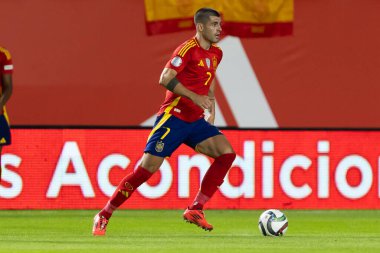 Murcia, İspanya - 12 Ekim 2024: UEFA Uluslar Ligi ön eleme maçı İspanya milli takımı ile Danimarka arasında yapıldı. İspanyol milli takımının oyuncuları. İspanyol taraftarlar.