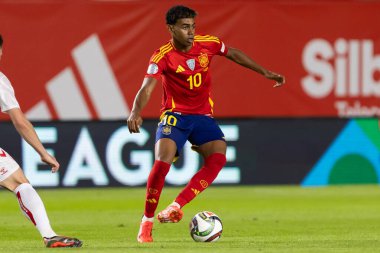 Murcia, İspanya - 12 Ekim 2024: UEFA Uluslar Ligi ön eleme maçı İspanya milli takımı ile Danimarka arasında yapıldı. İspanyol milli takımının oyuncuları. İspanyol taraftarlar.