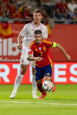 Murcia, İspanya - 12 Ekim 2024: UEFA Uluslar Ligi ön eleme maçı İspanya milli takımı ile Danimarka arasında yapıldı. İspanyol milli takımının oyuncuları. İspanyol taraftarlar.