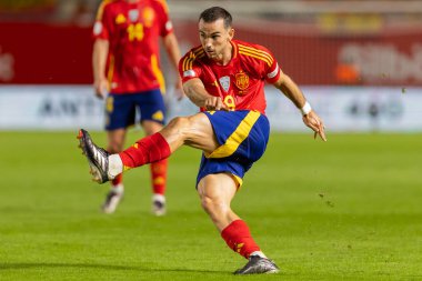Murcia, İspanya - 12 Ekim 2024: UEFA Uluslar Ligi ön eleme maçı İspanya milli takımı ile Danimarka arasında yapıldı. İspanyol milli takımının oyuncuları. İspanyol taraftarlar.
