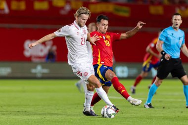 Murcia, İspanya - 12 Ekim 2024: UEFA Uluslar Ligi ön eleme maçı İspanya milli takımı ile Danimarka arasında yapıldı. İspanyol milli takımının oyuncuları. İspanyol taraftarlar.