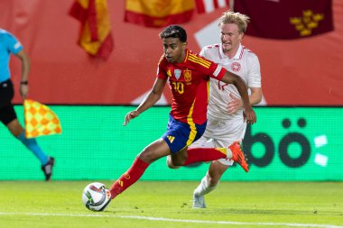 Murcia, İspanya - 12 Ekim 2024: UEFA Uluslar Ligi ön eleme maçı İspanya milli takımı ile Danimarka arasında yapıldı. İspanyol milli takımının oyuncuları. İspanyol taraftarlar.
