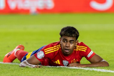 Murcia, İspanya - 12 Ekim 2024: UEFA Uluslar Ligi ön eleme maçı İspanya milli takımı ile Danimarka arasında yapıldı. İspanyol milli takımının oyuncuları. İspanyol taraftarlar.