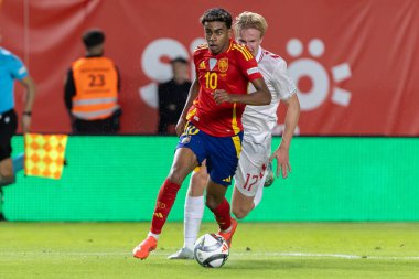 Murcia, İspanya - 12 Ekim 2024: UEFA Uluslar Ligi ön eleme maçı İspanya milli takımı ile Danimarka arasında yapıldı. İspanyol milli takımının oyuncuları. İspanyol taraftarlar.