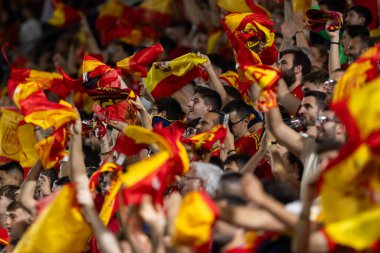 Murcia, İspanya - 12 Ekim 2024: UEFA Uluslar Ligi ön eleme maçı İspanya milli takımı ile Danimarka arasında yapıldı. İspanyol milli takımının oyuncuları. İspanyol taraftarlar.