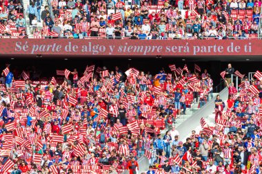 Madrid, İspanya - 20 Ekim 2024: Atletico de Madrid ve Legans f.c. Atletico oyuncuları. Legans oyuncuları. Atletico hayranları. Oyuncular bir gol kutluyor.