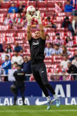 Madrid, İspanya - 20 Ekim 2024: Atletico de Madrid ve Legans f.c. Atletico oyuncuları. Legans oyuncuları. Atletico hayranları. Oyuncular bir gol kutluyor.