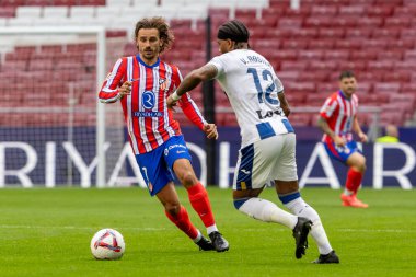 Madrid, İspanya - 20 Ekim 2024: Atletico de Madrid ve Legans f.c. Atletico oyuncuları. Legans oyuncuları. Atletico hayranları. Oyuncular bir gol kutluyor.