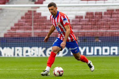 Madrid, İspanya - 20 Ekim 2024: Atletico de Madrid ve Legans f.c. Atletico oyuncuları. Legans oyuncuları. Atletico hayranları. Oyuncular bir gol kutluyor.