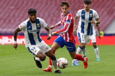 Madrid, İspanya - 20 Ekim 2024: Atletico de Madrid ve Legans f.c. Atletico oyuncuları. Legans oyuncuları. Atletico hayranları. Oyuncular bir gol kutluyor.