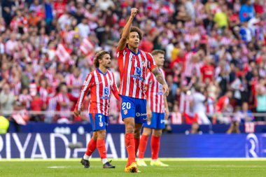 Madrid, İspanya - 20 Ekim 2024: Atletico de Madrid ve Legans f.c. Atletico oyuncuları. Legans oyuncuları. Atletico hayranları. Oyuncular bir gol kutluyor.