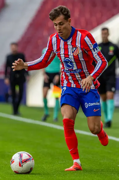 Madrid, İspanya - 20 Ekim 2024: Atletico de Madrid ve Legans f.c. Atletico oyuncuları. Legans oyuncuları. Atletico hayranları. Oyuncular bir gol kutluyor.