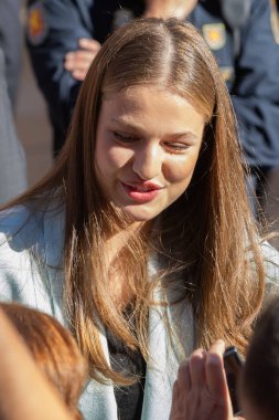 Oviedo, İspanya - 24 Ekim 2024: Asturias Prensesi, Asturias Prensesi Ödül Töreni için Oviedo 'yu ziyaret eder, belediye binasını ziyaret eder ve vatandaşları karşılar..