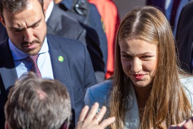 Oviedo, İspanya - 24 Ekim 2024: Asturias Prensesi, Asturias Prensesi Ödül Töreni için Oviedo 'yu ziyaret eder, belediye binasını ziyaret eder ve vatandaşları karşılar..