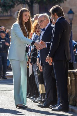 Oviedo, İspanya - 24 Ekim 2024: Asturias Prensesi, Asturias Prensesi Ödül Töreni için Oviedo 'yu ziyaret eder, belediye binasını ziyaret eder ve vatandaşları karşılar..