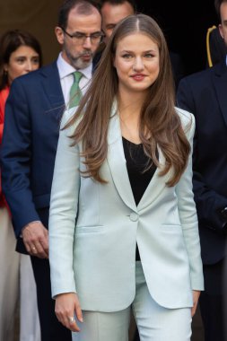 Oviedo, İspanya - 24 Ekim 2024: Asturias Prensesi, Asturias Prensesi Ödül Töreni için Oviedo 'yu ziyaret eder, belediye binasını ziyaret eder ve vatandaşları karşılar..